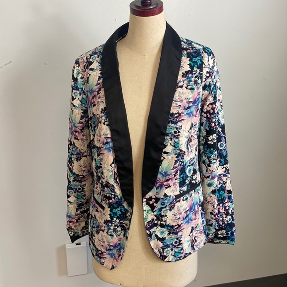 LC Lauren Conrad Blazer Floral Print W/Black Lapel & Wrist Trim Size 4 - Picture 1 of 6